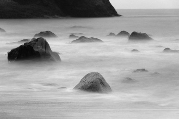 Su, Keren 아티스트의 Basalt sea stacks in the ocean-Vik-Iceland작품입니다.